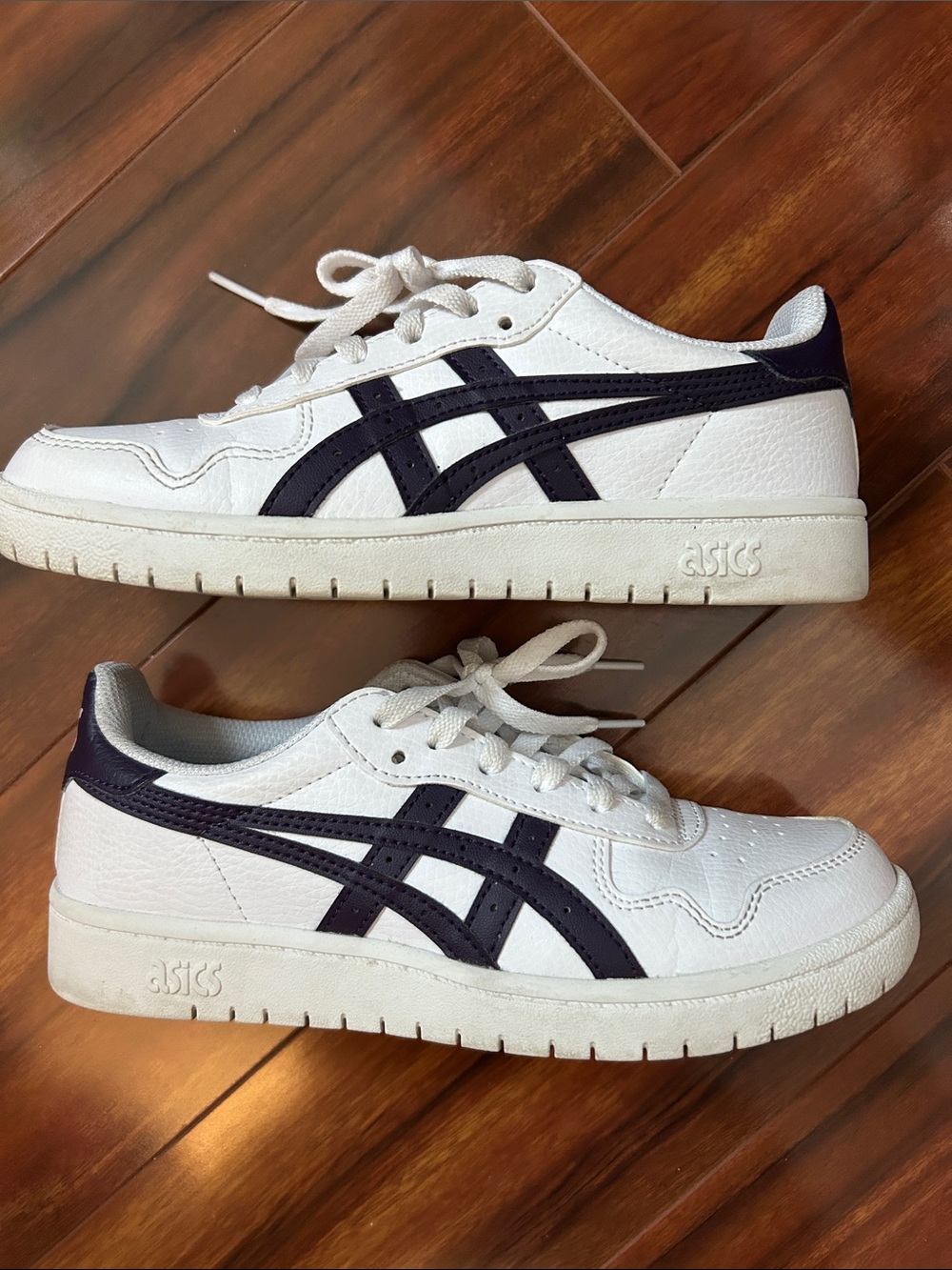 ASICS Kids Japan S White and purpleLow-Top Sneakers sz 4